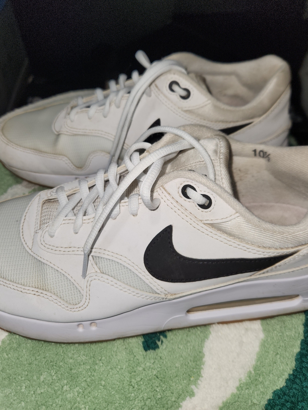 Nike Men’s Air Max Golf White Sneakers with Black Swoosh Accent. Sz 10.5